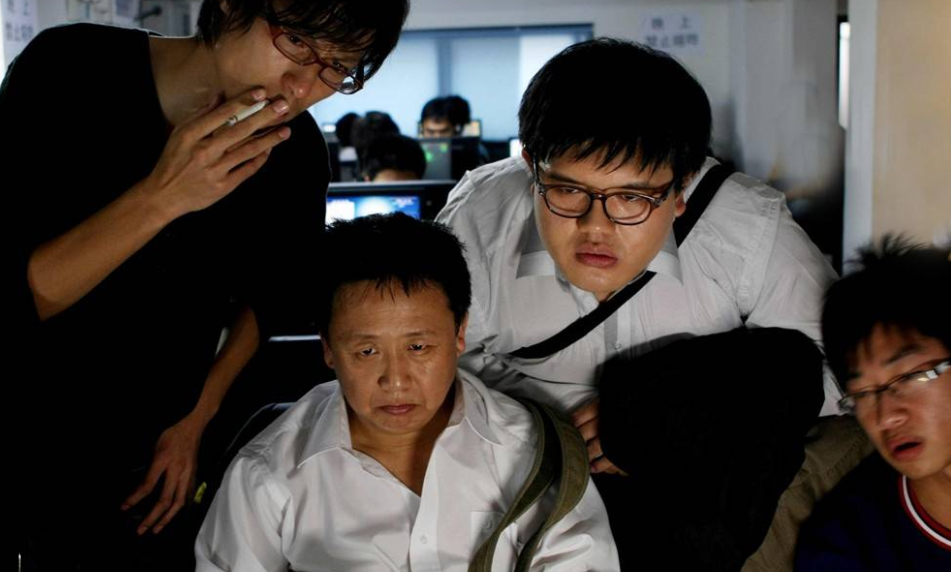 事件升级的导火索,是锋刃透骨寒贴了一段妻子「幽月儿」与铜须的聊天