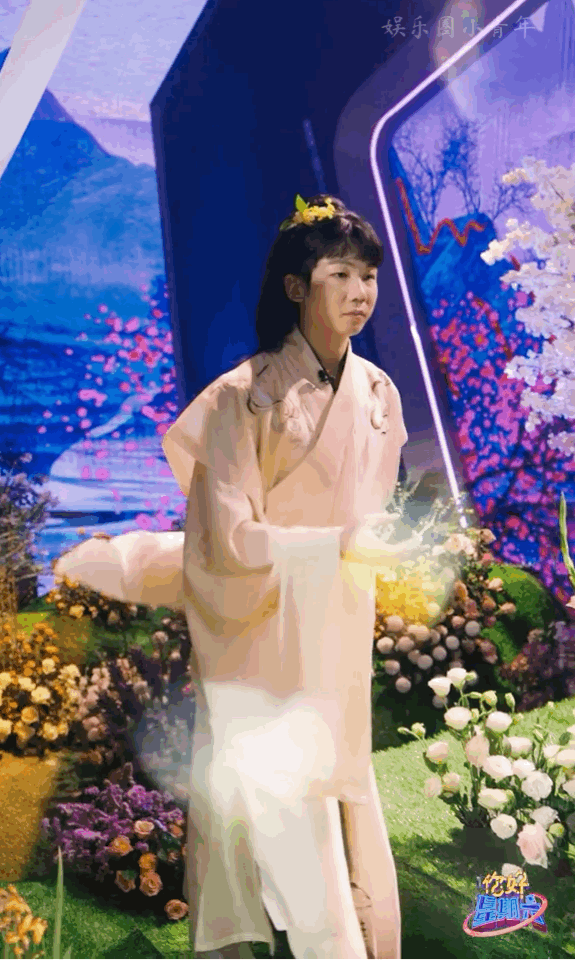 华晨宇和白举纲终于合体啦,两个人cos花神……__财经头条