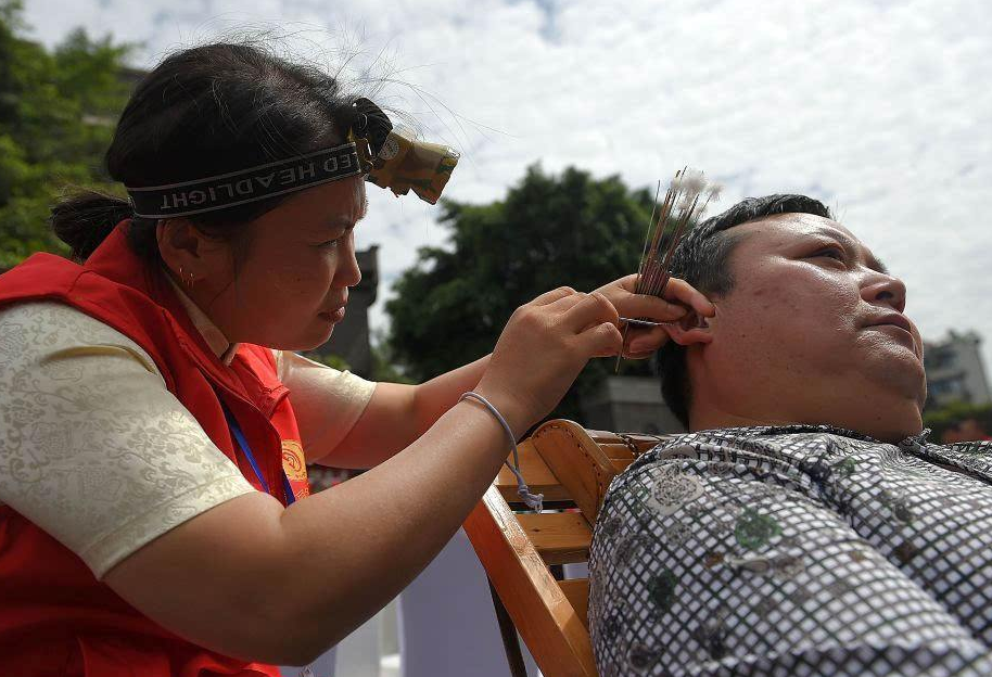 耳朵频繁发痒，能随便掏吗？其实不是耳屎多，该注意的是这问题休闲区蓝鸢梦想 - Www.slyday.coM