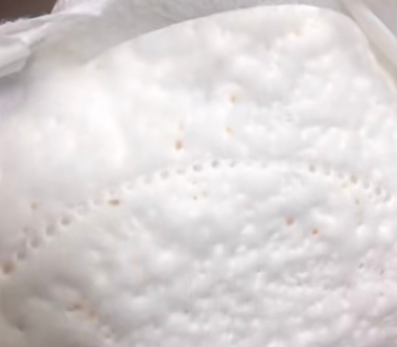 男子将卫生巾当作眼罩使用，高洁丝就广告致歉，后又被爆含有虫卵休闲区蓝鸢梦想 - Www.slyday.coM