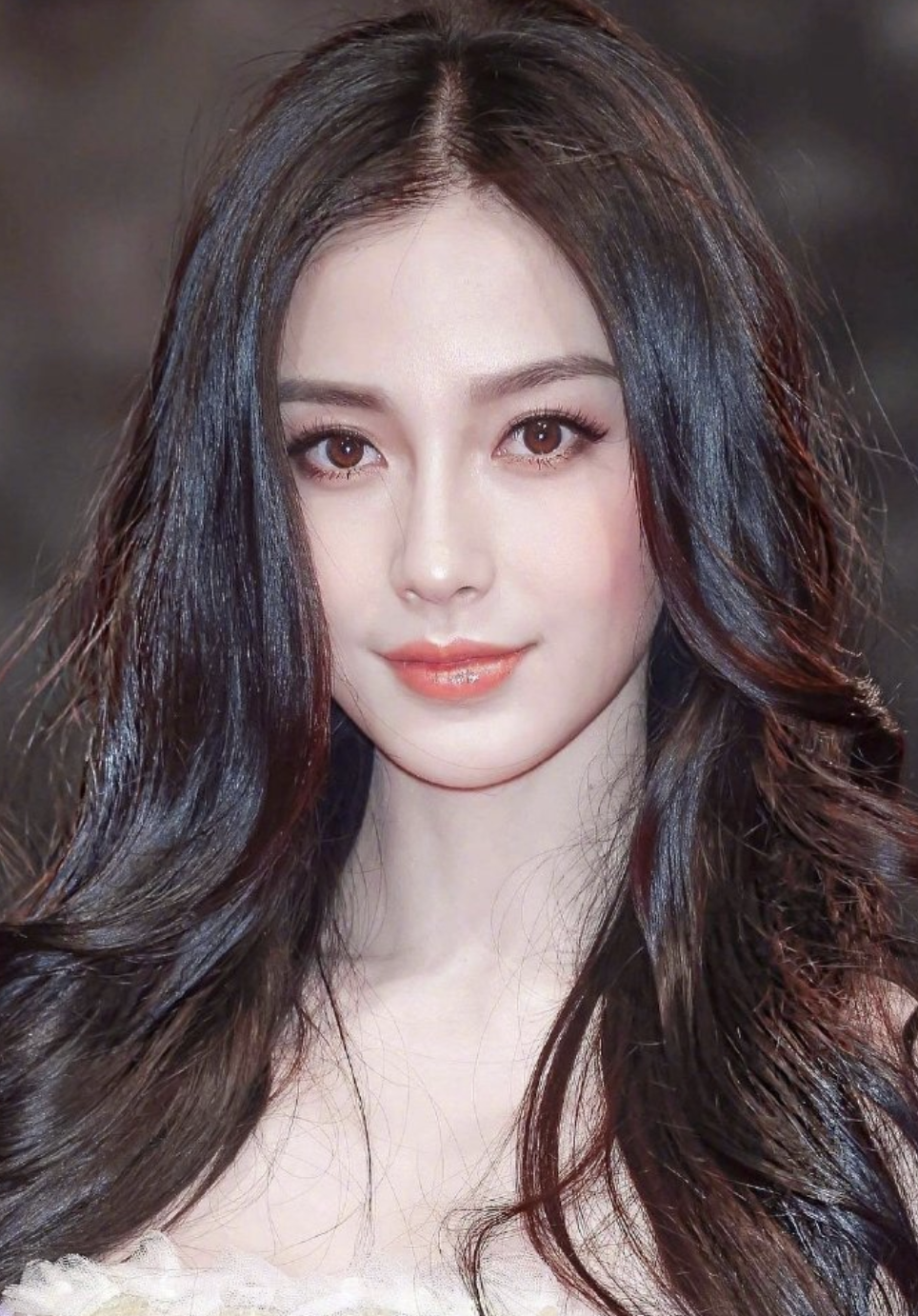 angelababy23岁红毯旧照曝光,微微一笑便胜却人间无数