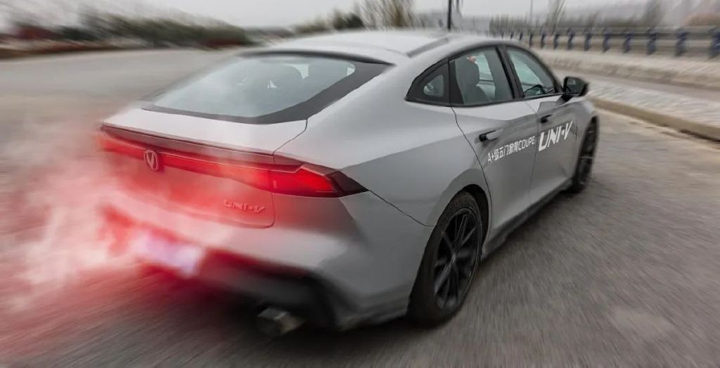 长安UNI-V对比广汽传祺影豹谁更强？