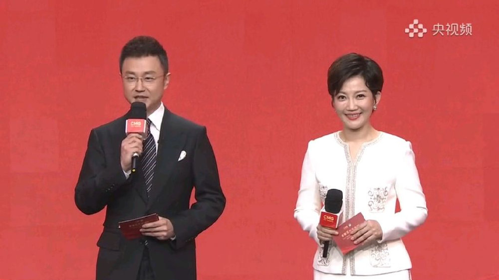 央视新闻主播,刚强和王端端时隔11年再同台主持,都有同一个问题|央视|王端端|主播_新浪新闻