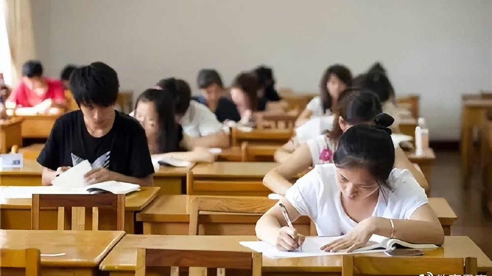 “逆向考研”走红,名校大学生求学深造,为何选择“双非院校”?|名校|院校|求学_新浪新闻
