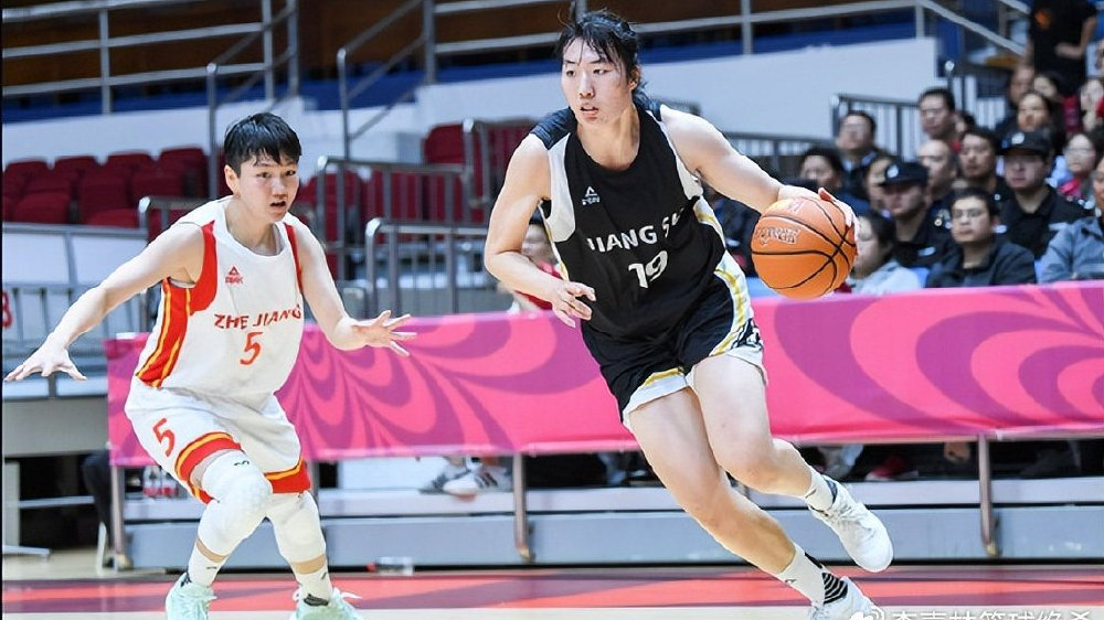 冲击MVP!女篮22岁新王牌蜕变:李梦替身得分+篮板本土第一|江苏女篮|女篮世界杯|大前锋|中国女篮|小前锋_新浪新闻