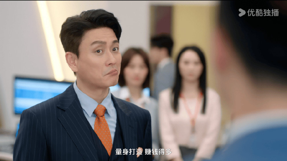黄宗泽奢包运奶被玩梗,热剧营销又“进化”了|新闻女王2|新闻广告2|新闻女王|广告|佘诗曼_新浪新闻