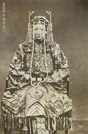自唐朝开始就有诰命夫人,一直延续至清朝.