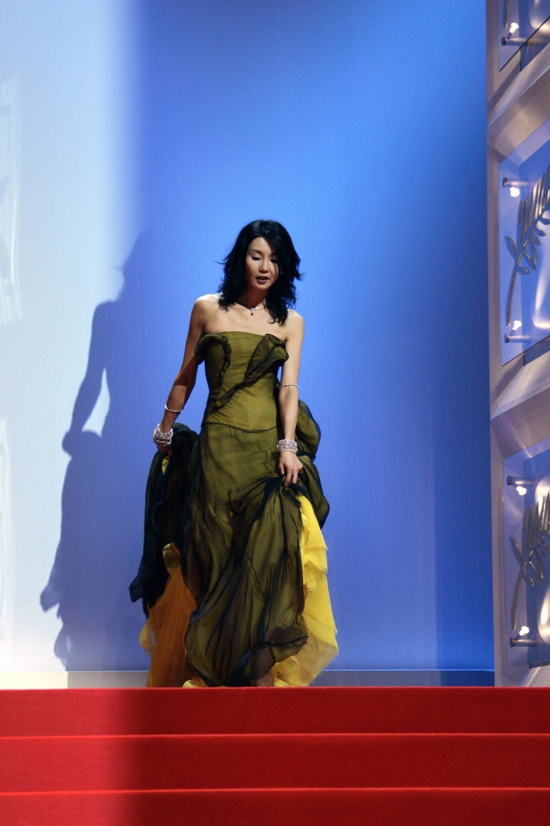 2007年在戛纳的张曼玉,把这套givenchy高定穿的这么美