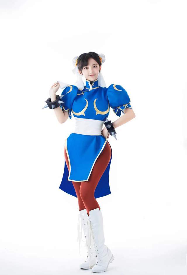 从明星到素人,越来越多的人去cos春丽,去诠释春丽正气,美好的形象,接