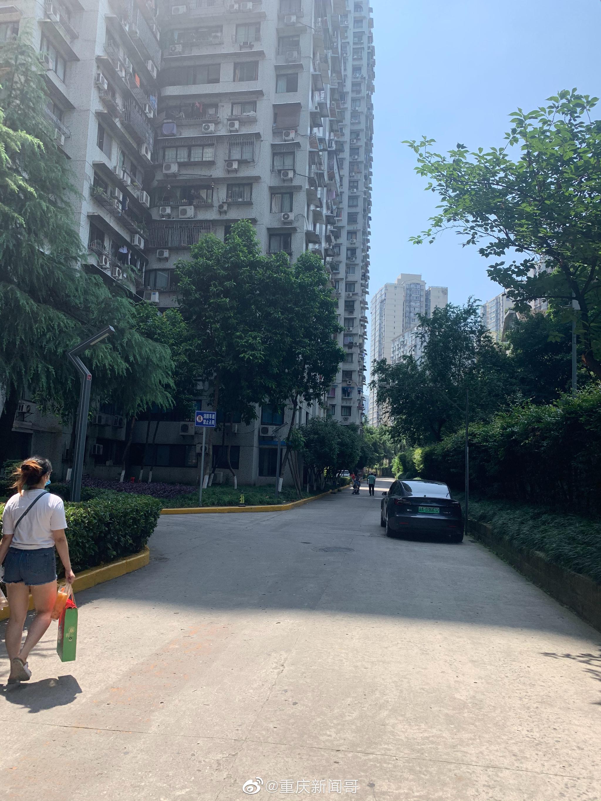 重庆加州小区火灾后规定:小区内不能停车