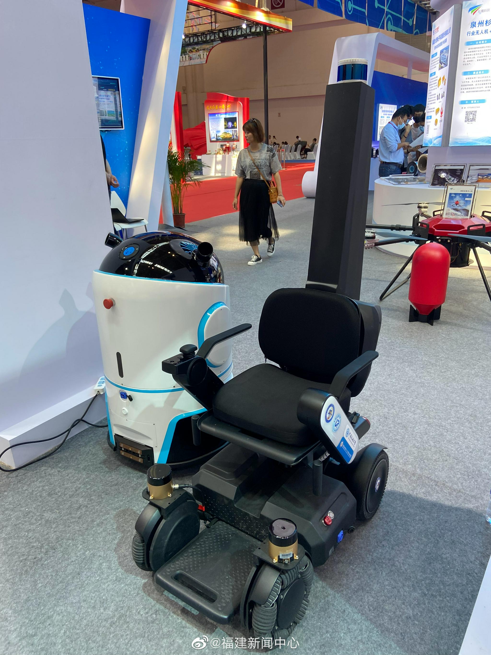地方展区的代步机器人令人眼前一亮