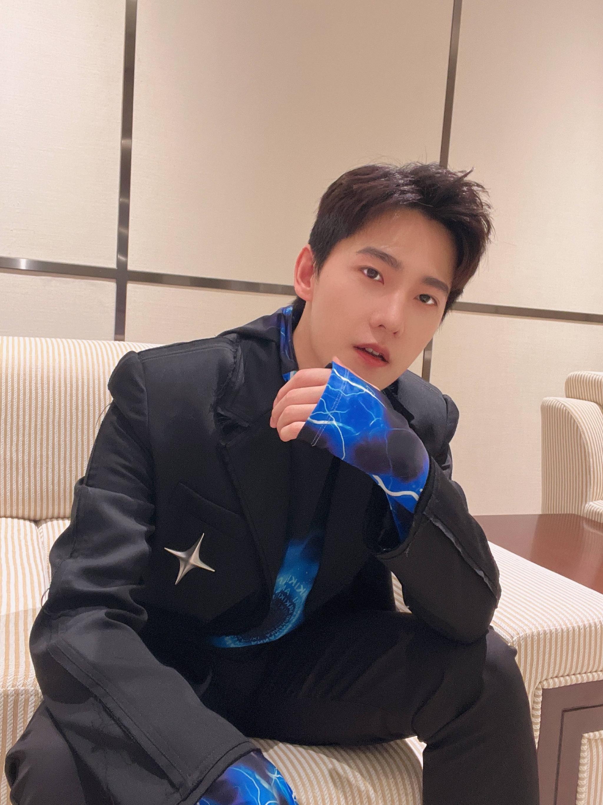 杨洋2021年媒体眼中最有好感的艺人!__财经头条