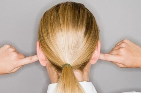 耳朵频繁发痒，能随便掏吗？其实不是耳屎多，该注意的是这问题休闲区蓝鸢梦想 - Www.slyday.coM