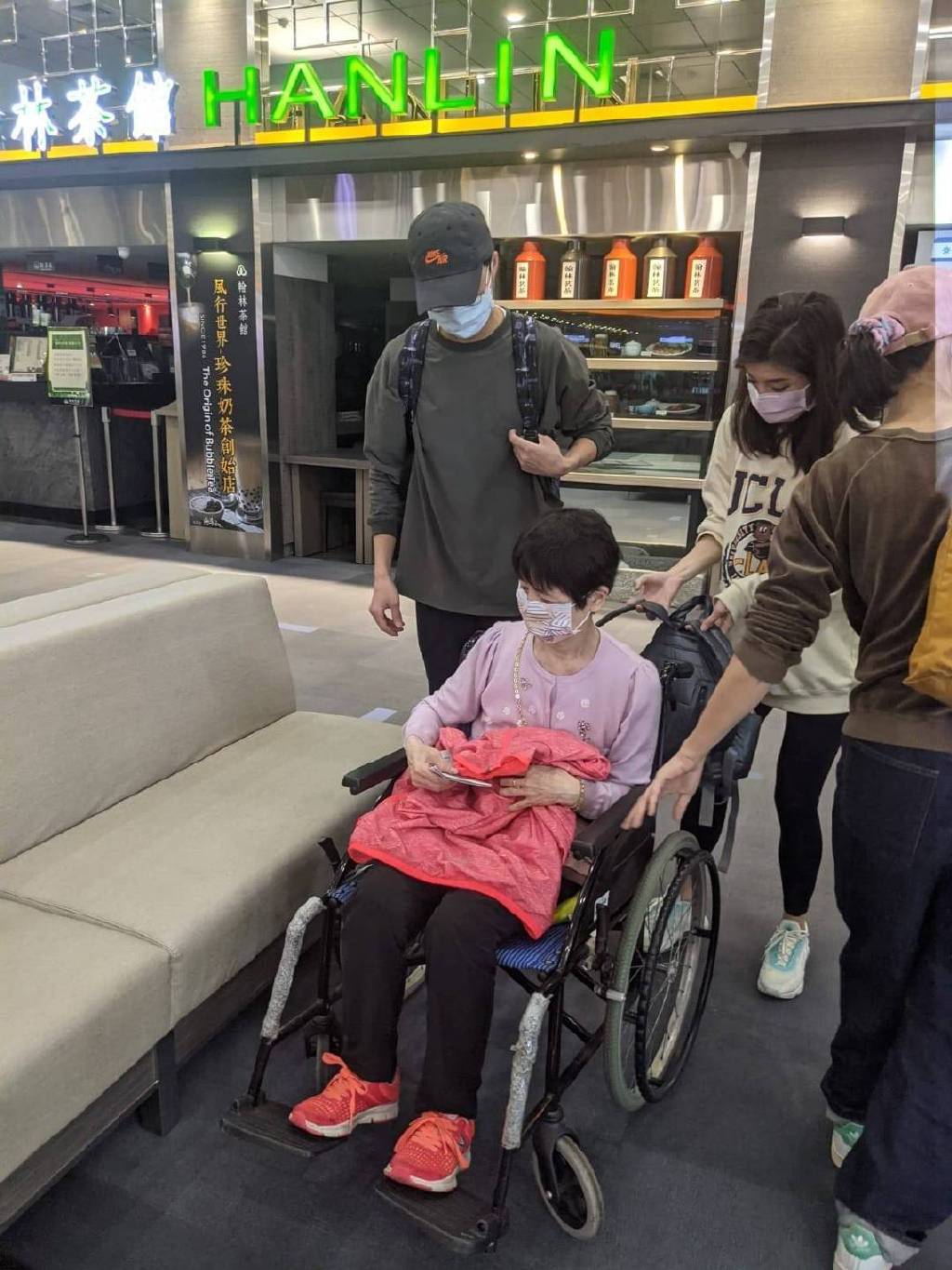 离婚后她又和前夫开撕！反驳男方谎报失联，网友：自己出轨在先吧休闲区蓝鸢梦想 - Www.slyday.coM