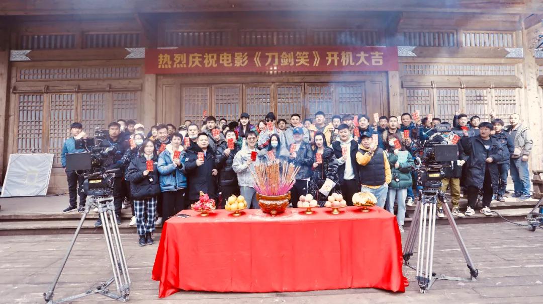 该剧总制片人高峰,制片人佟禹衡,梁栋,导演贾川及演