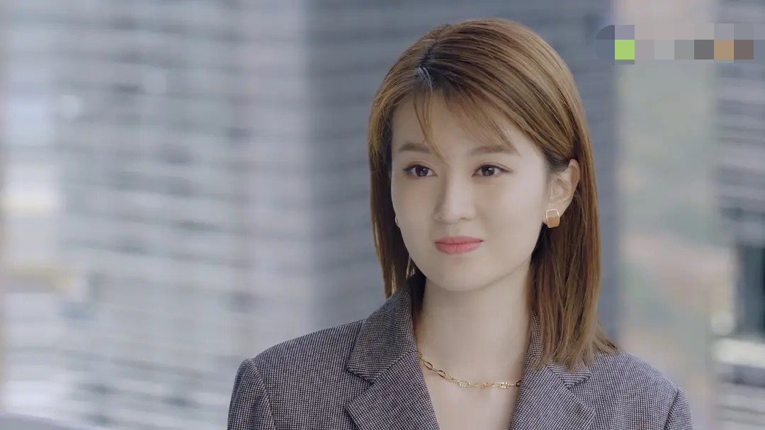 《小风暴》乔欣表情"僵硬",嘴角紧绷眼神涣散,看着很"憋屈"