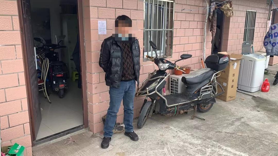 他用自己的钥匙，打开了别人的车锁……休闲区蓝鸢梦想 - Www.slyday.coM