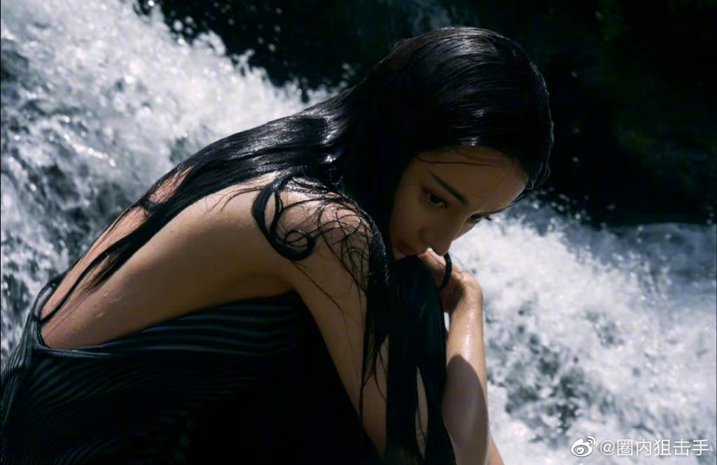 在瀑布下感受蓬勃的生命|芭莎|迪丽热巴|瀑布_新浪新闻