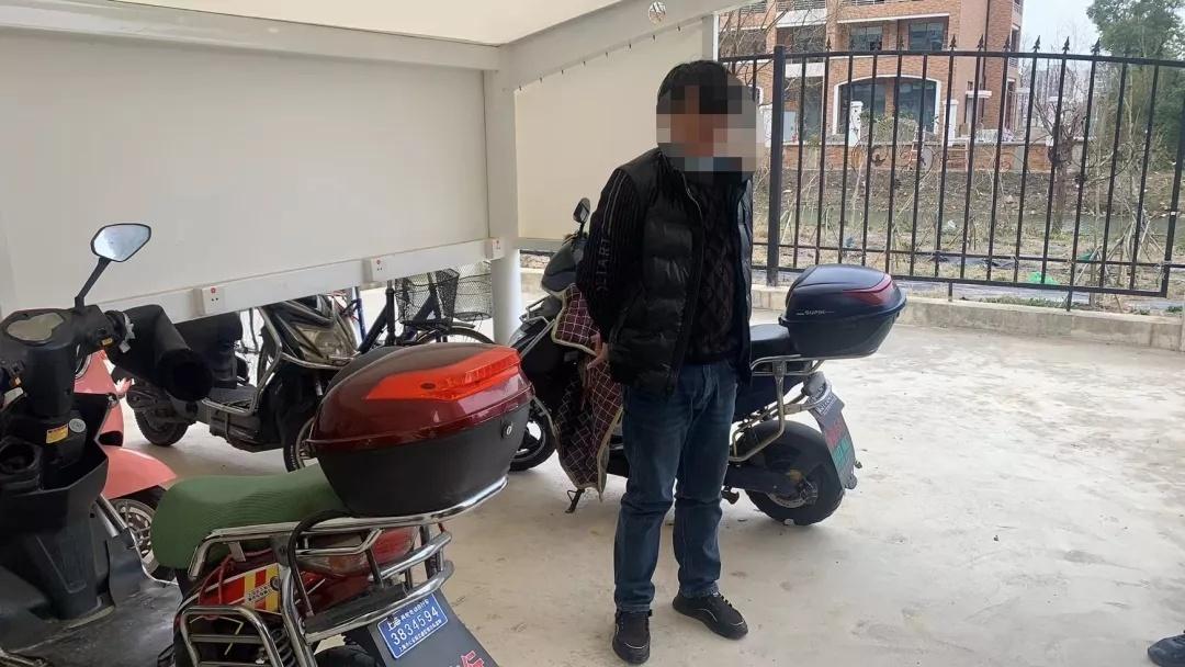 他用自己的钥匙，打开了别人的车锁……休闲区蓝鸢梦想 - Www.slyday.coM