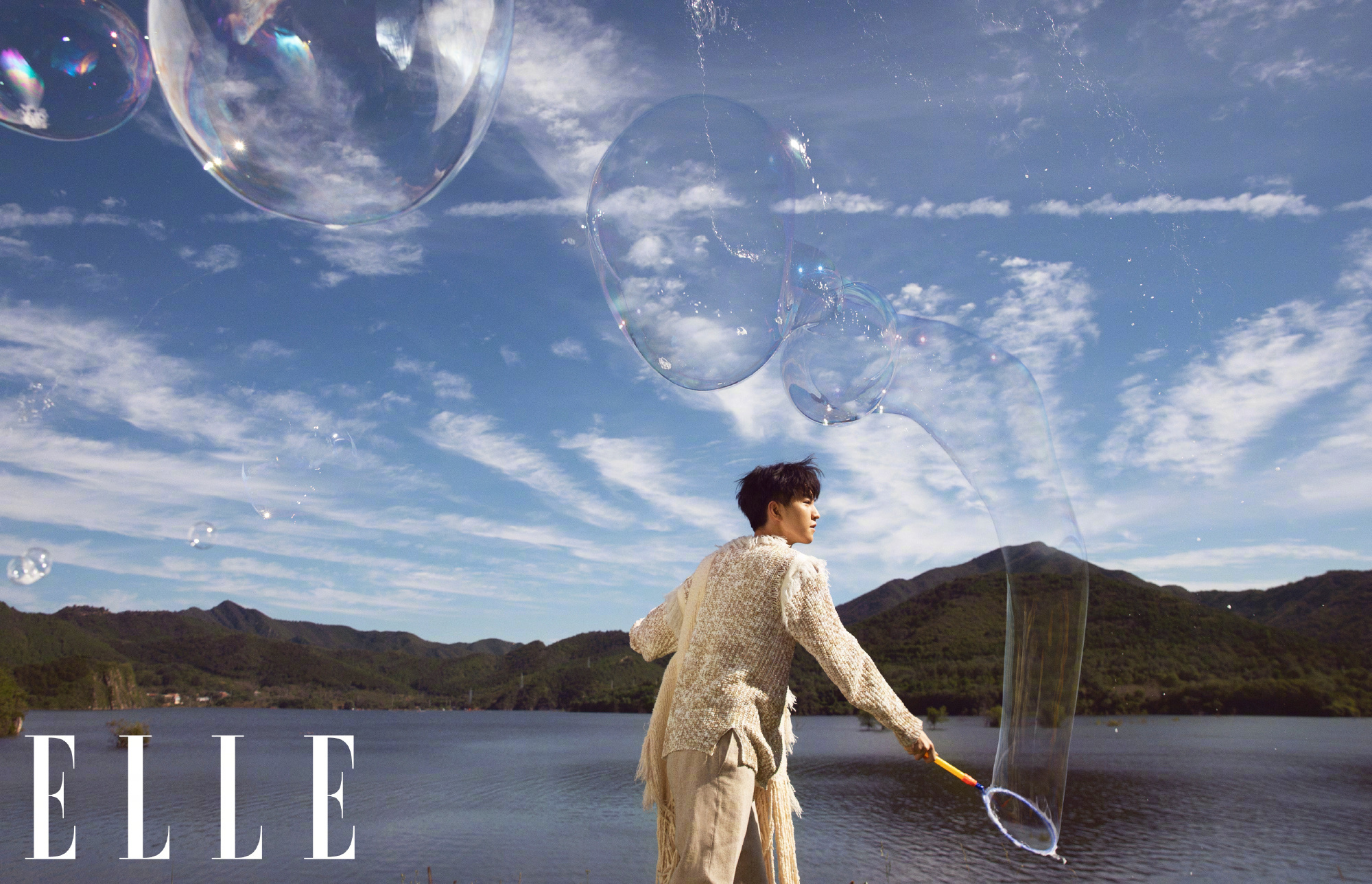 王俊凯elle十一月刊封面内页 阳光治愈系少年,少年自在如风……__财经