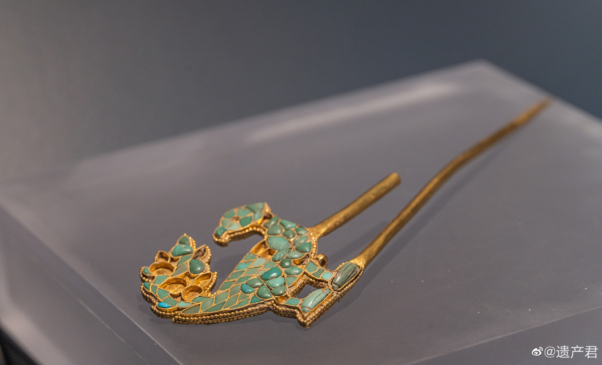 青海省博物馆藏唐代镶绿松石金凤钗