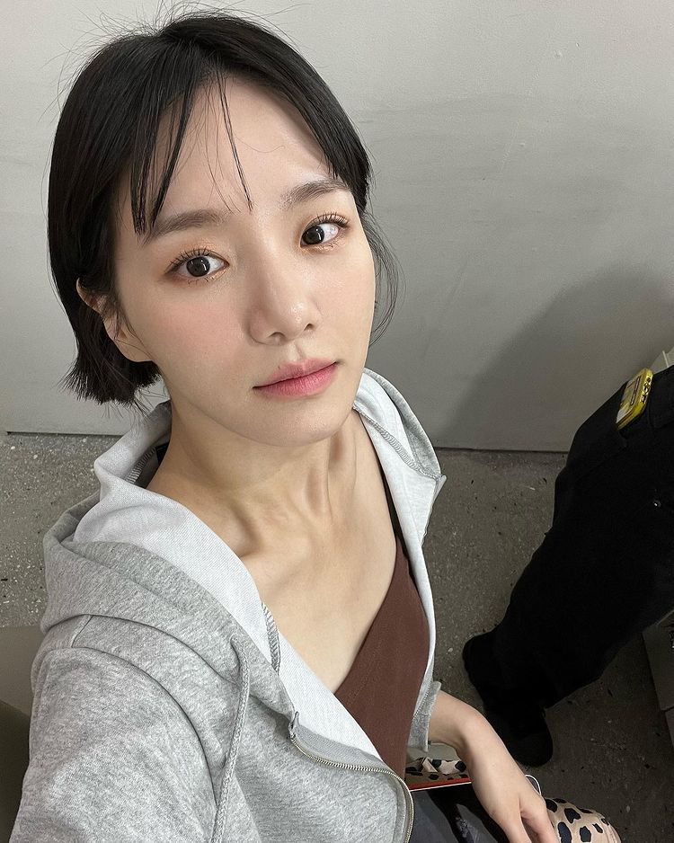 要求非常严苛,平时会跳芭蕾,也跟前述许多艺人一样热爱使用「pilates