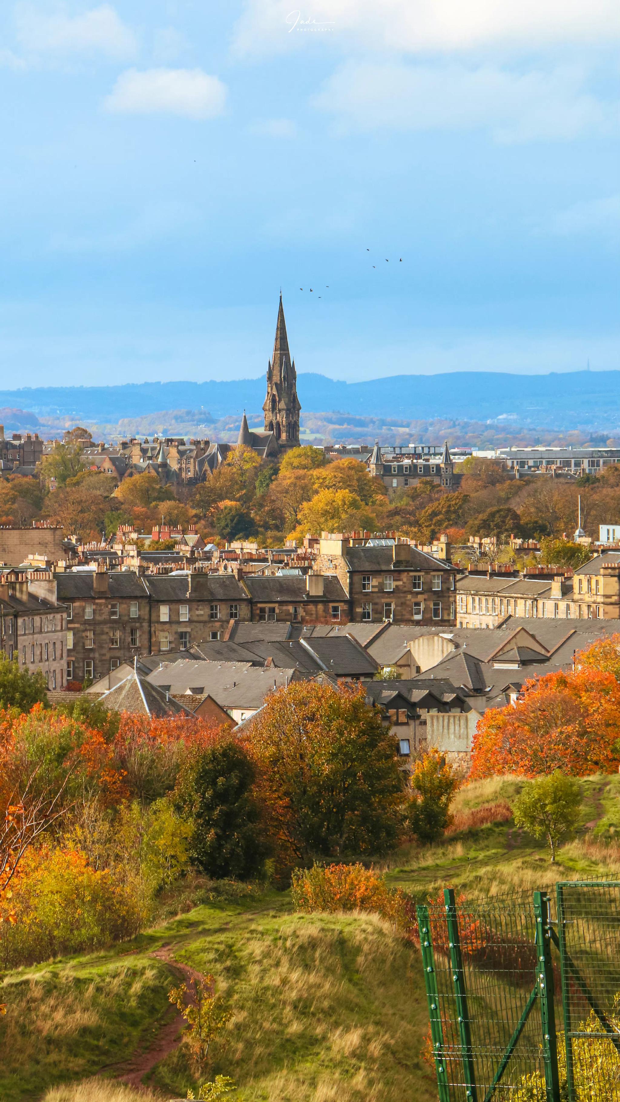 从亚瑟王座俯瞰爱丁堡城堡