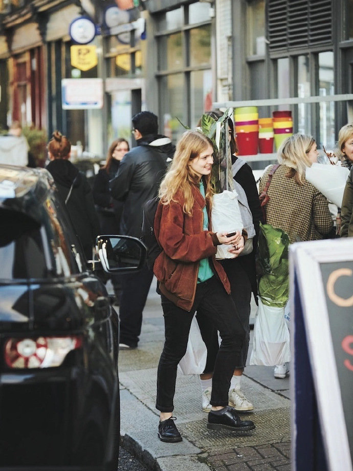 伦敦街拍有格调的英伦风穿搭慵懒又惬意