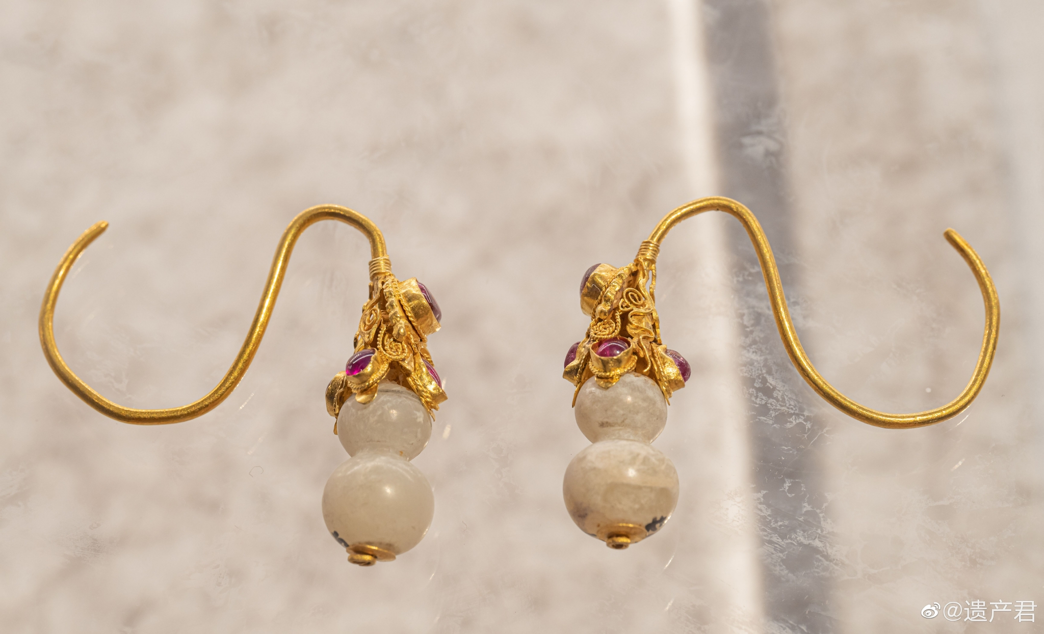 南京市博物馆藏明代镶玉嵌红宝石金耳环