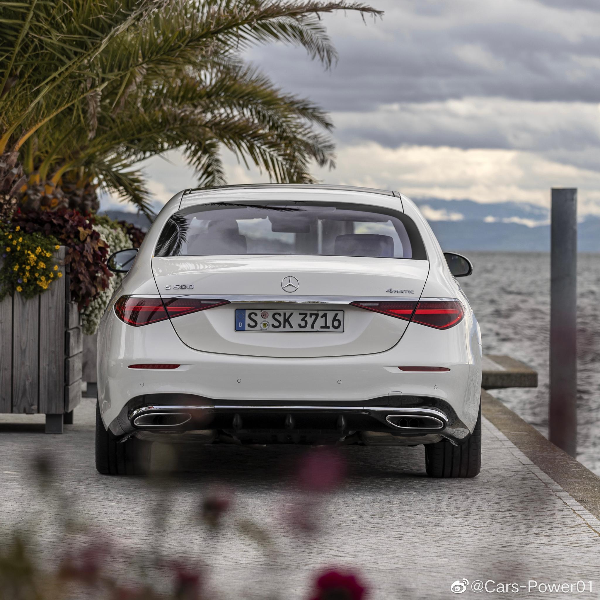 1 / 9 奔驰公布全新s级美国售价入门版s500 4matic,435马力直六3.