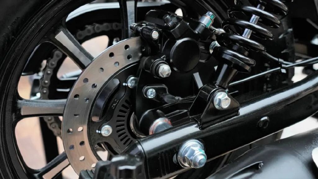 juan(西互)的刹车卡钳,更战斗的竞技手把和胎压监测,等等实用配置.