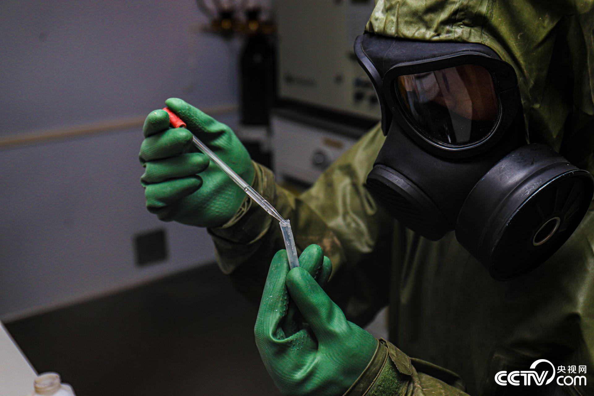 直击演训场:磨砺防化降魔神兵 争做能打胜仗先锋