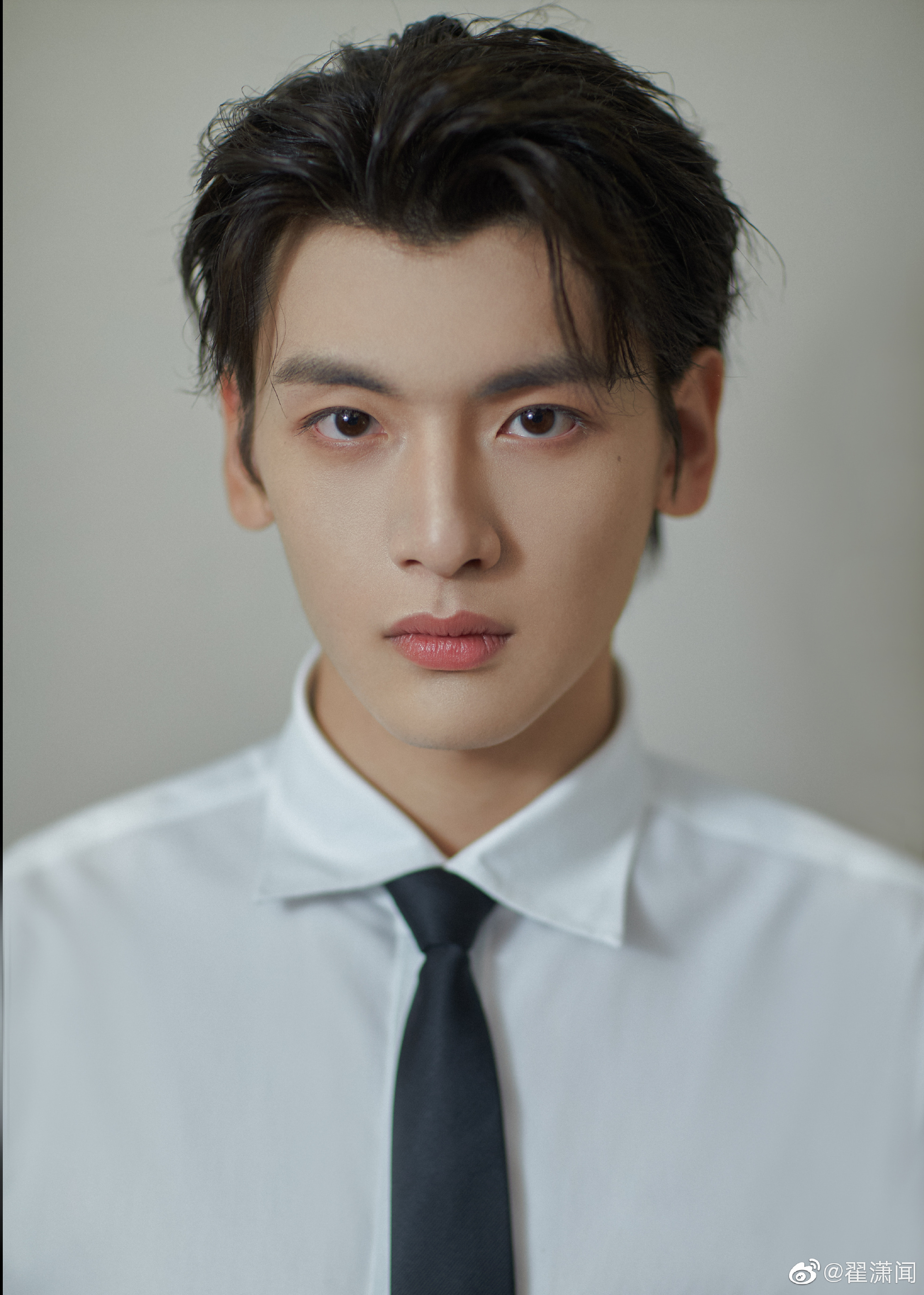 翟潇闻晒白衬衫怼脸证件照高清的怼脸大帅哥翟总好绝