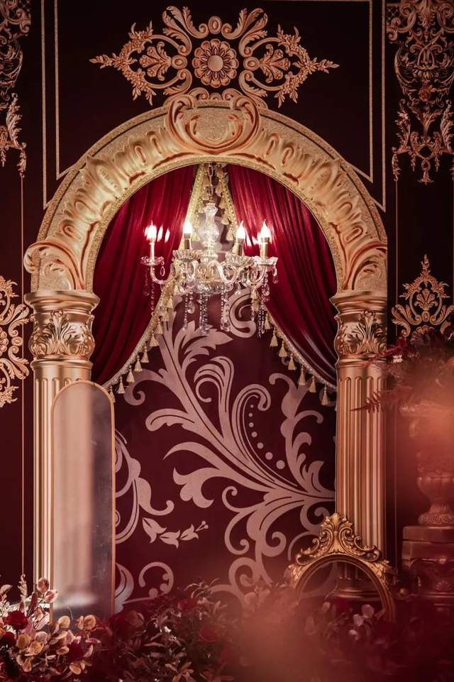 雍容华贵的红金色复古宫廷风婚礼仿佛走进了王子与公主的童话里