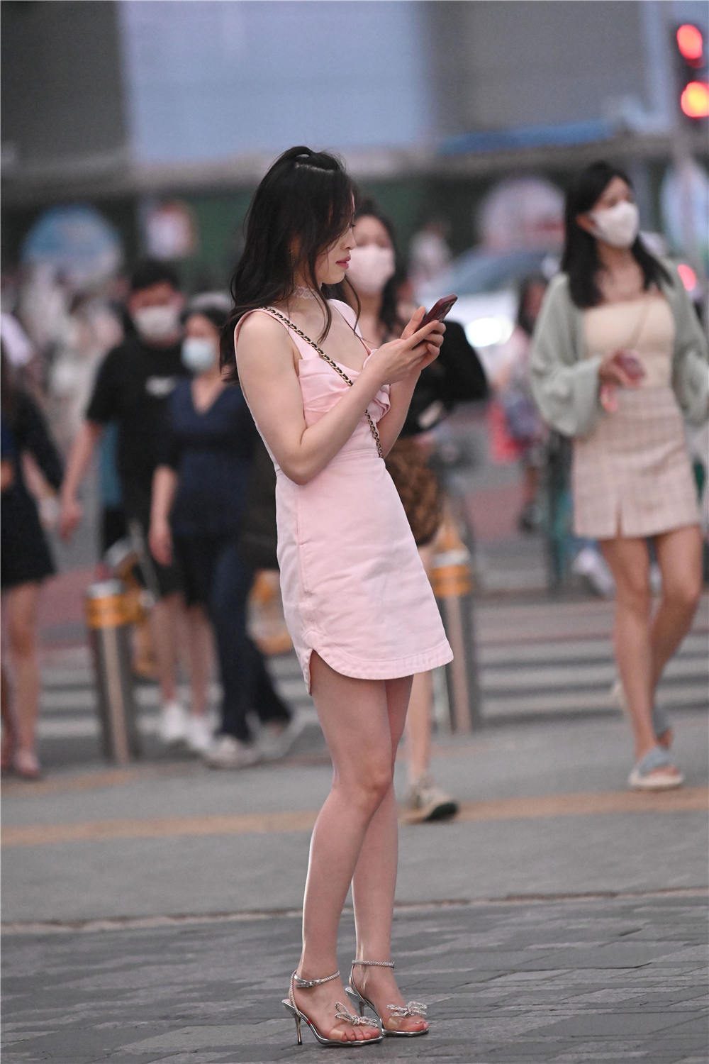 夏季穿着凉鞋什么款式更好看还要到时尚街区看一下