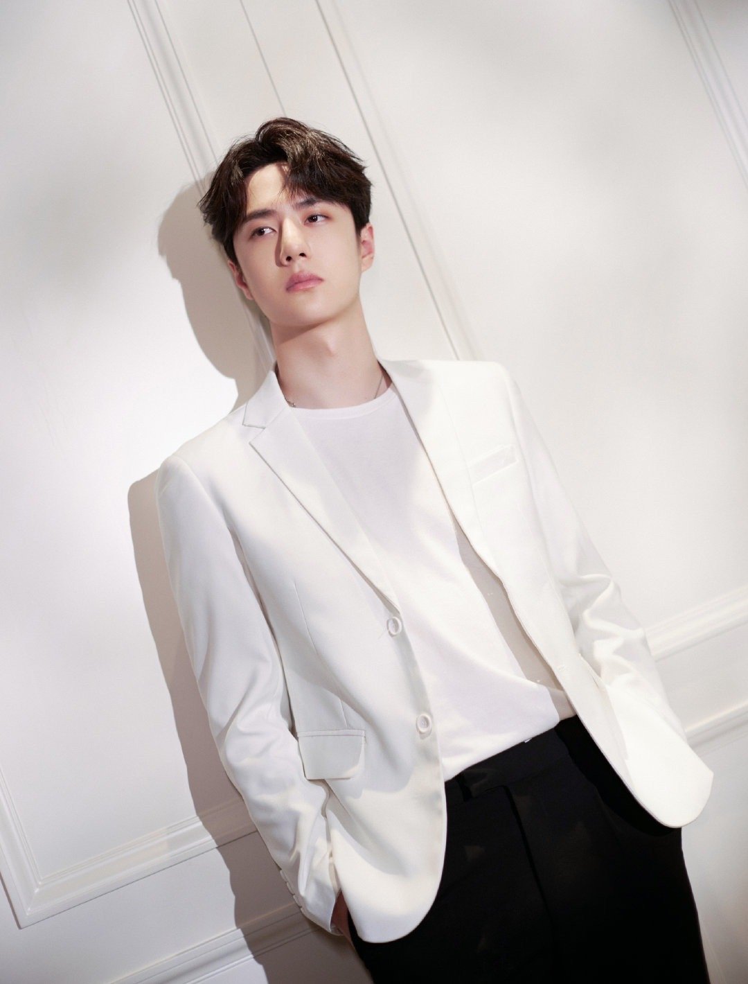 王一博入选2021全球最帅百大面孔确实帅啊这五官