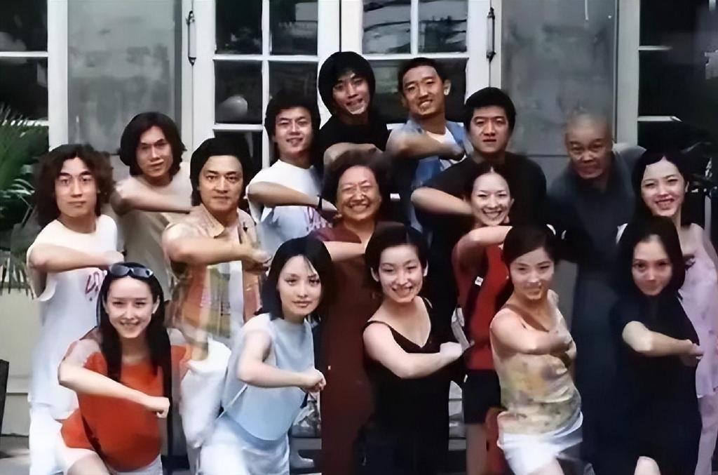 袁泉夺百花影后曾黎后台当拉拉队却映射出中戏96班的情谊