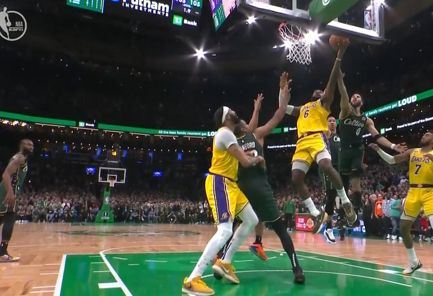 詹姆斯關(guān)鍵封蓋鎖定勝局 湖人主場擊退掘金捍衛(wèi)主場尊嚴(yán)