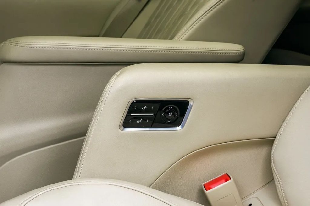 别克GL8 ES对比丰田赛那：40万最佳第二排之争