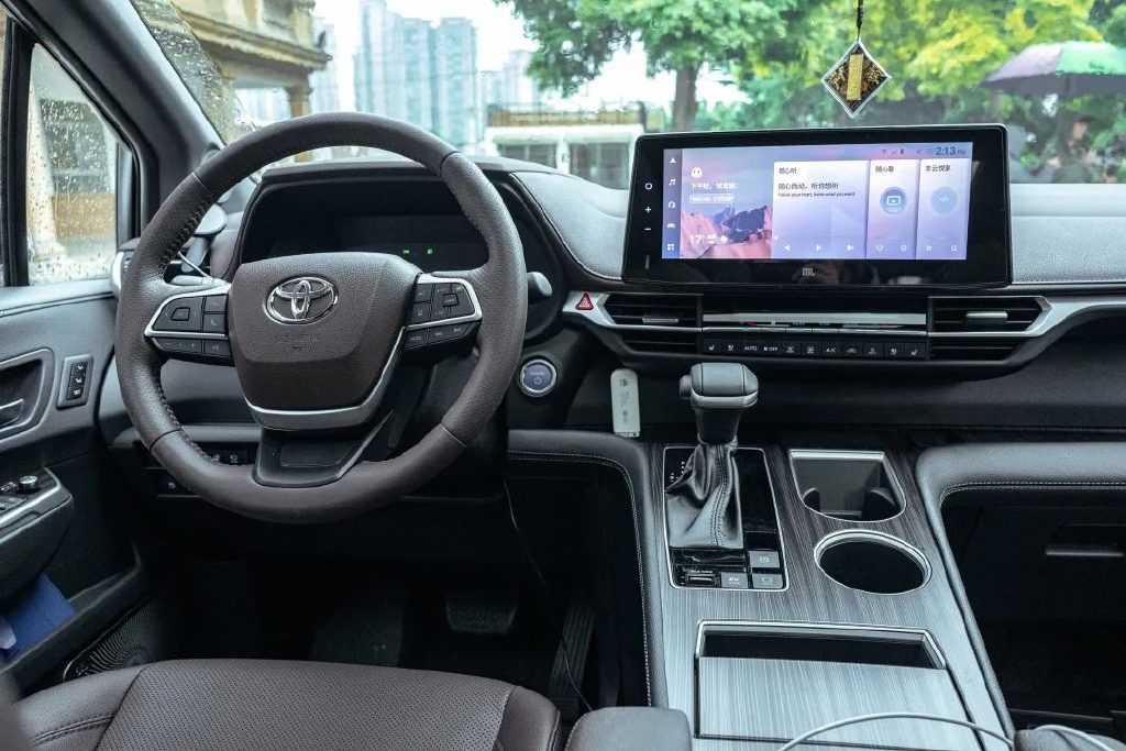 别克GL8 ES对比丰田赛那：40万最佳第二排之争