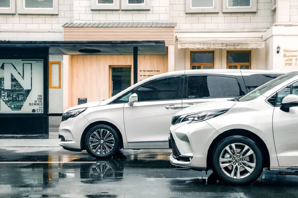 别克GL8 ES对比丰田赛那：40万最佳第二排之争