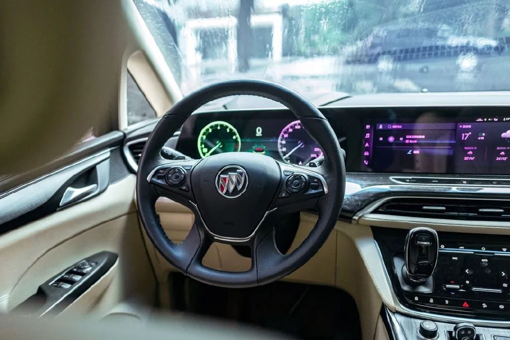 别克GL8 ES对比丰田赛那：40万最佳第二排之争