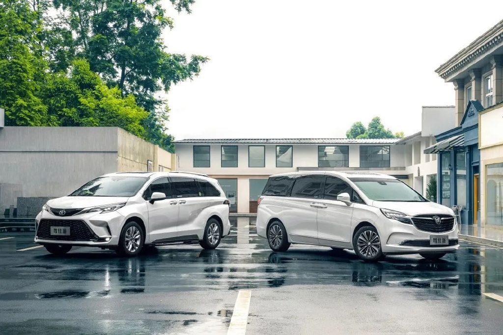 别克GL8 ES对比丰田赛那：40万最佳第二排之争