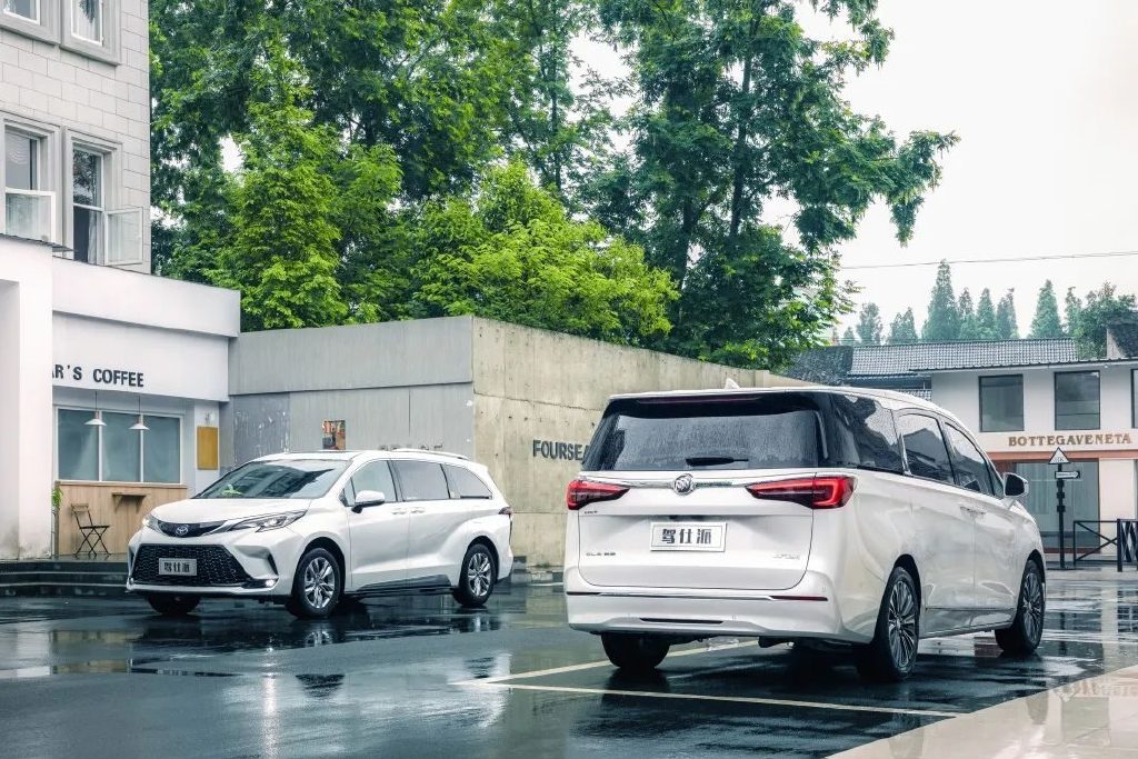 别克GL8 ES对比丰田赛那：40万最佳第二排之争