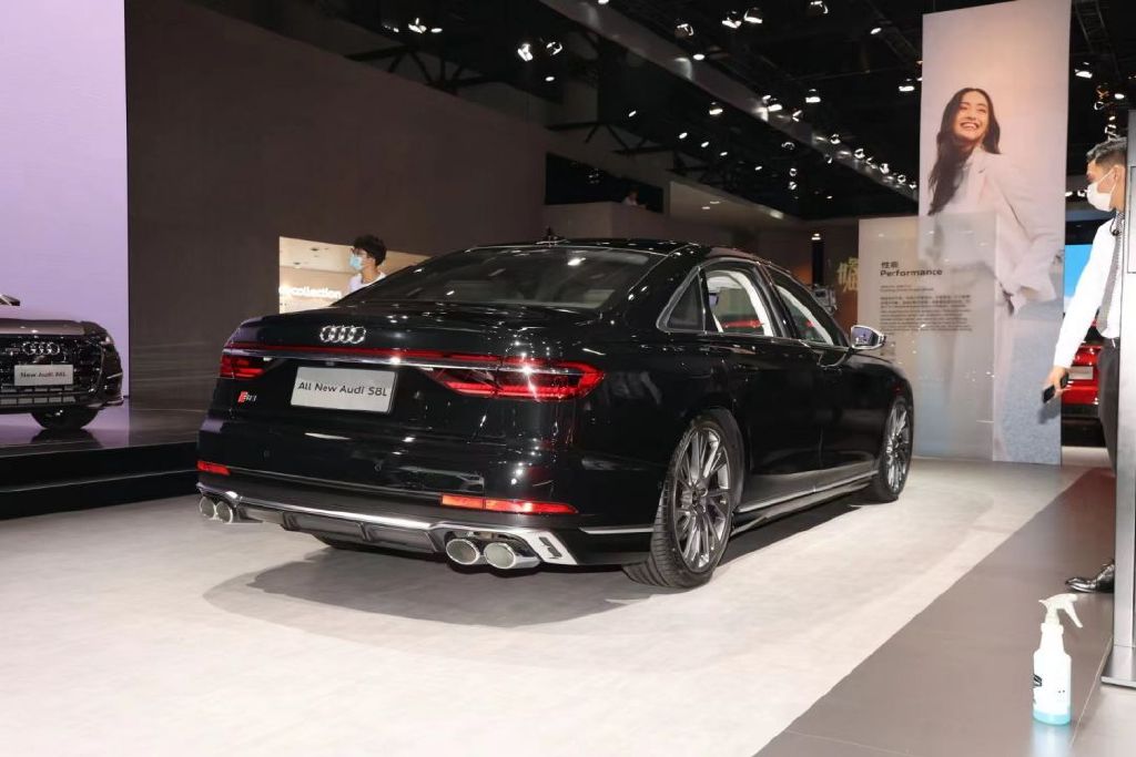 2022成都车展丨571马力38秒破百全新奥迪s8l上市售20768万元
