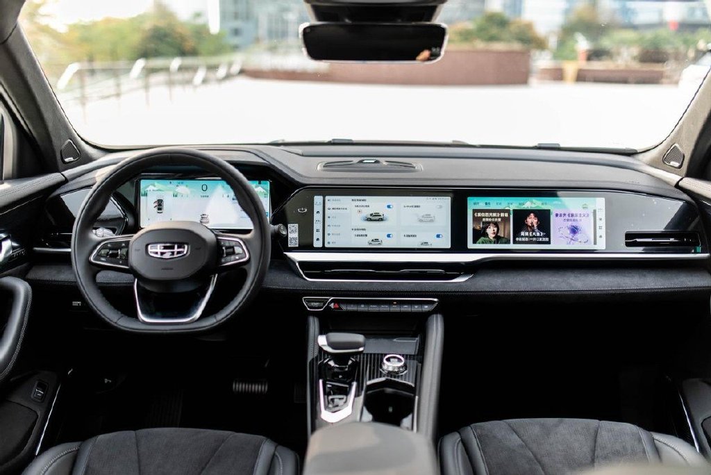 实拍吉利星越l雷神混动版20万元内能买到最省油的自主suv