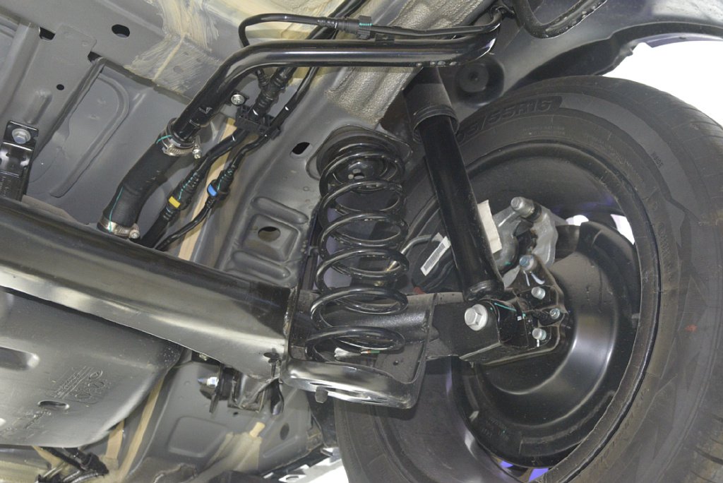 奇瑞艾瑞泽5plus拆解便宜车的底盘啥水平