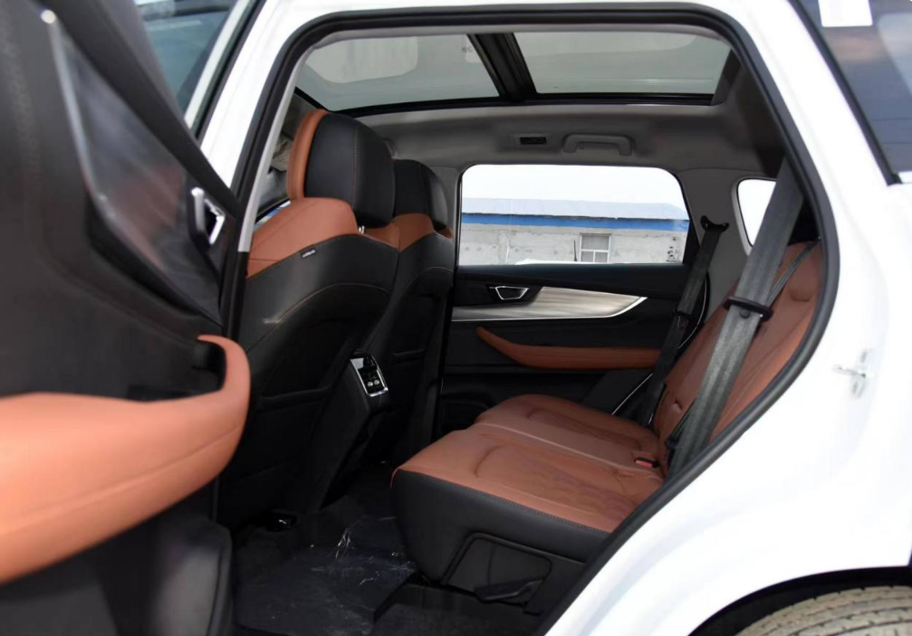 国产紧凑型SUV对决，哈弗神兽对比奇瑞瑞虎8 PLUS