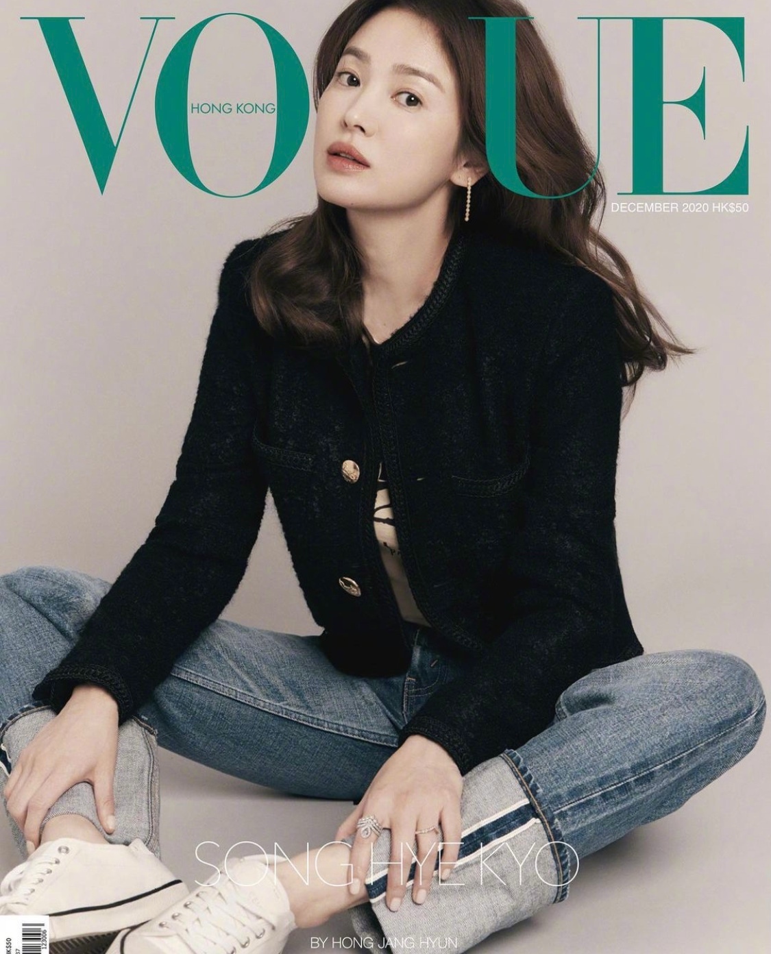 身穿celine登上《vogue》中国香港版2020年12月号封面