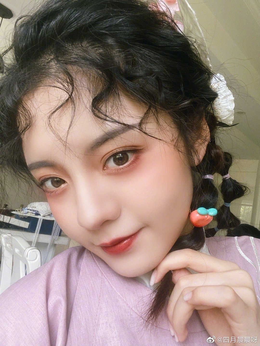 1 / 9 @四月晨晨呀 在校学习锡剧自由汉服模特喜欢表演跳舞?